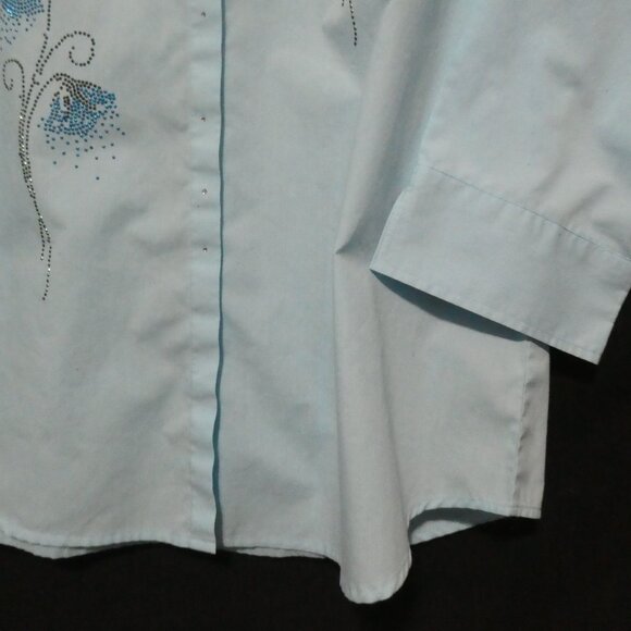 ISAAC'S DESIGNS CASUALS | large | Light Blue Button-Up Front Floral Blouse - Picture 7 of 14